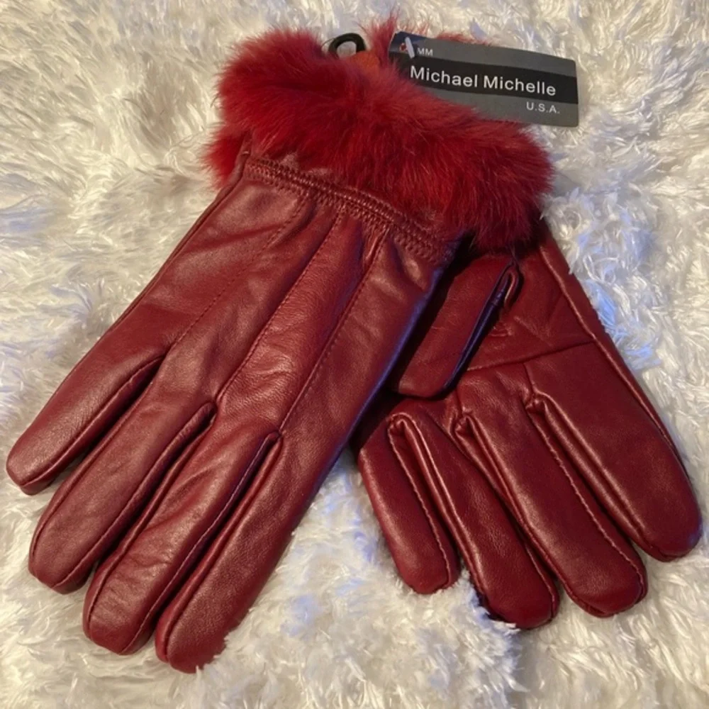 Woman’s gloves